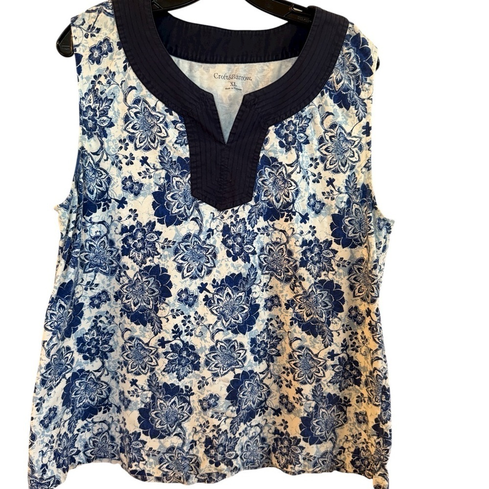 Croft & Barrow Dark Blue and Light Beige Top